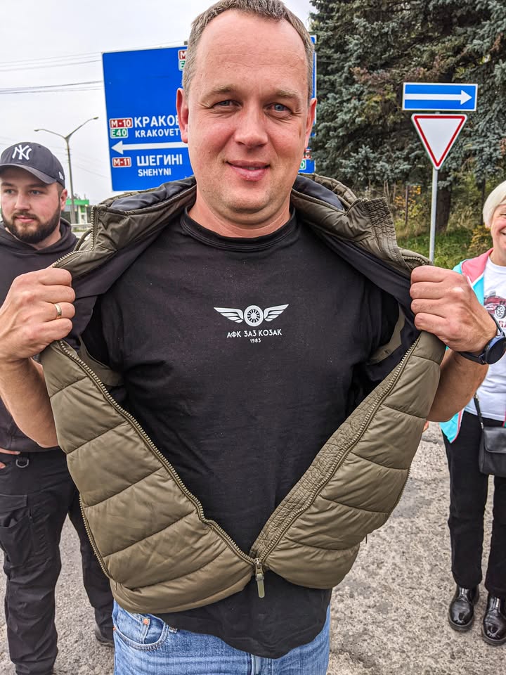 У Львові відбувся авто ретро пробіг - один із перших після початку війни Так клуб АФК ЗАЗ КОЗАК /AFC ZAZ Kozak традиційно відмітив закриття сезону - 9